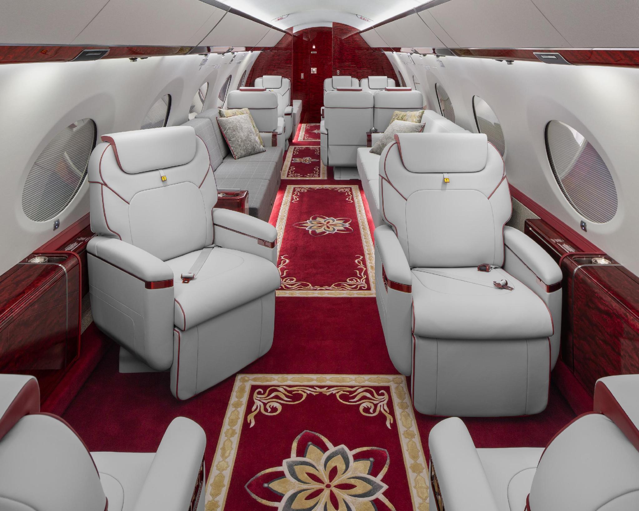 G650 forward club seating with red lacquer cabinetry