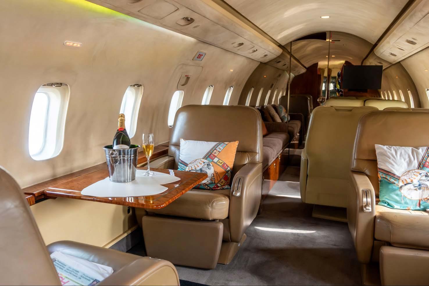 Challenger 601-3A conference group seating