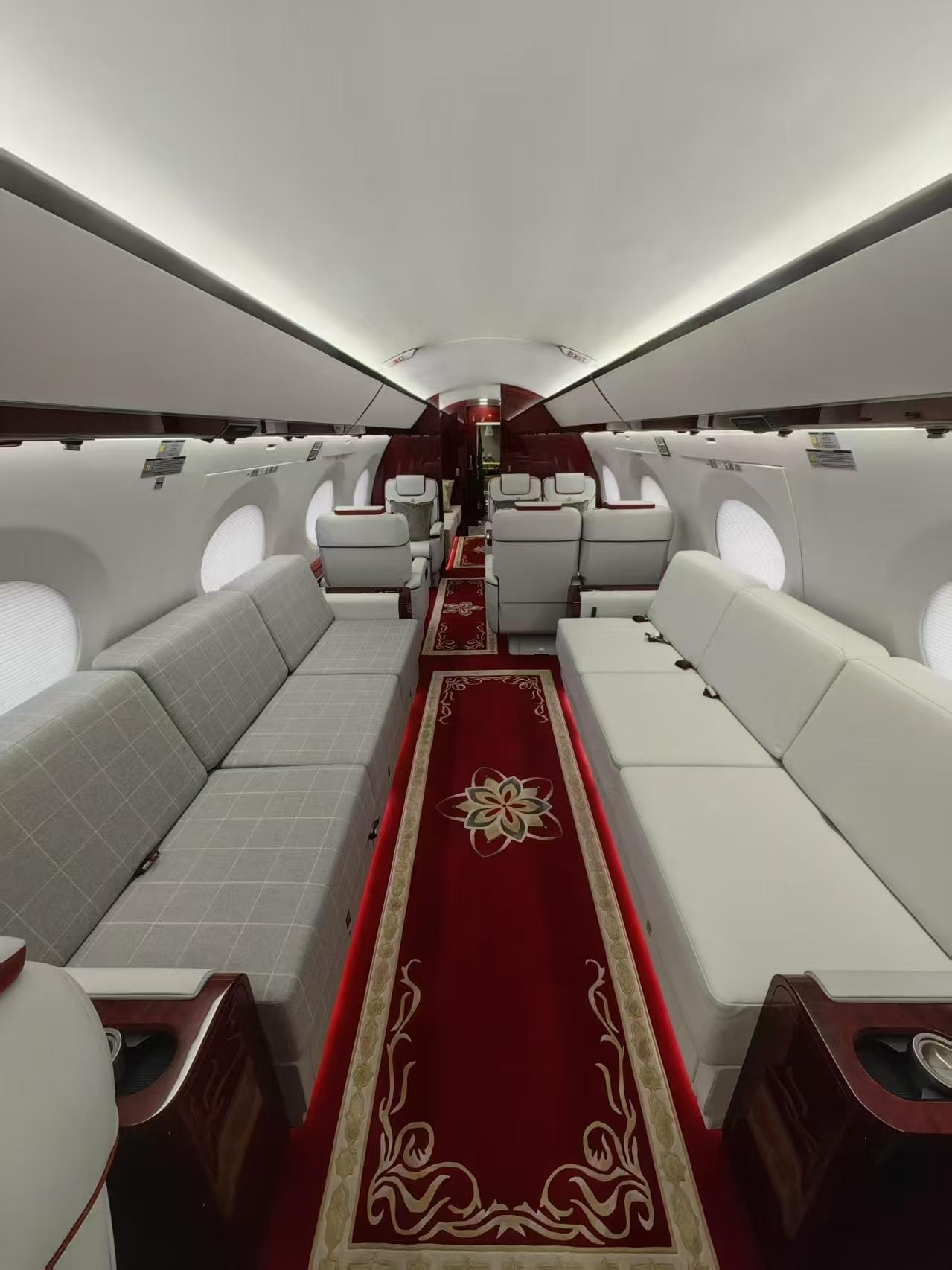 G650 cabin aisle looking forward toward the galley