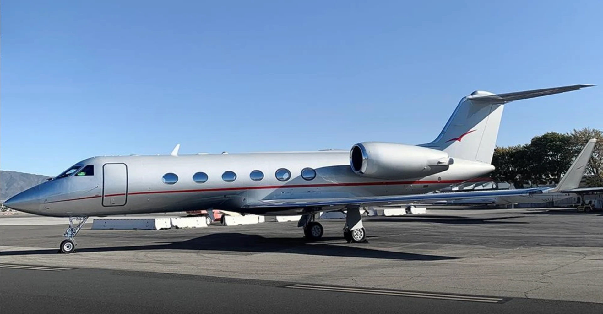 Gulfstream GIV-SP S/N 1398 exterior on the ramp