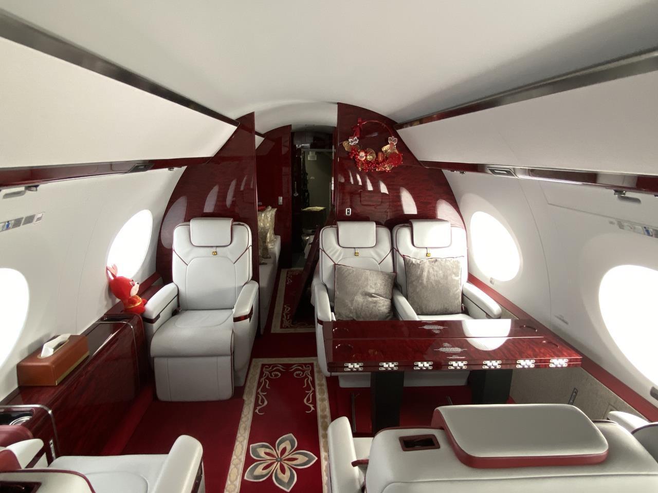 G650 mid cabin club seating looking forward