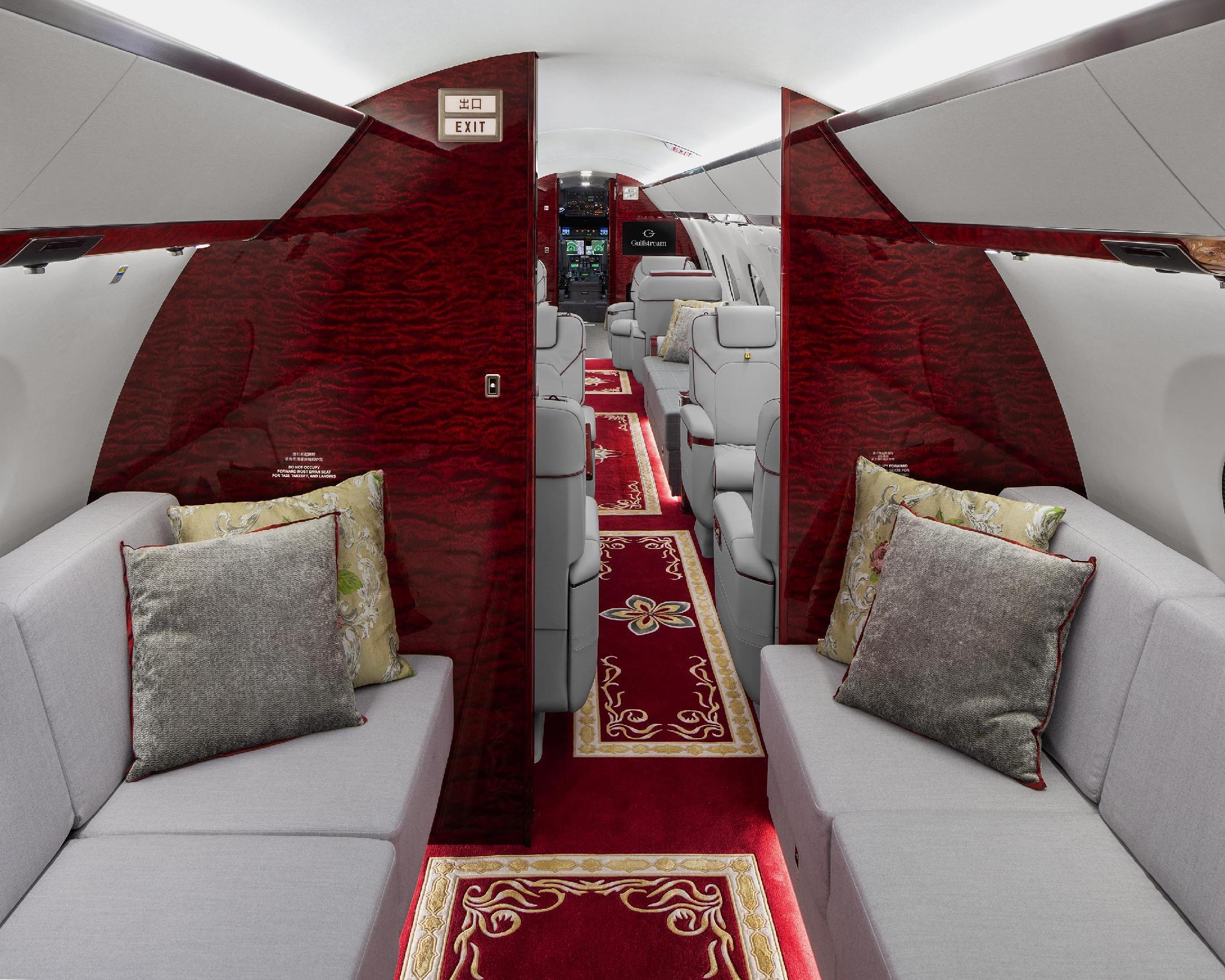 G650 divan section with scatter cushions